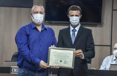 Em solenidade, vereadores prestam homenagem aos profissionais que atuam contra a covid-19 em Laranjeiras do Sul